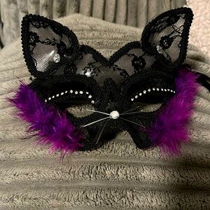 NWOT Black cat face mask - perfect costume accessory!